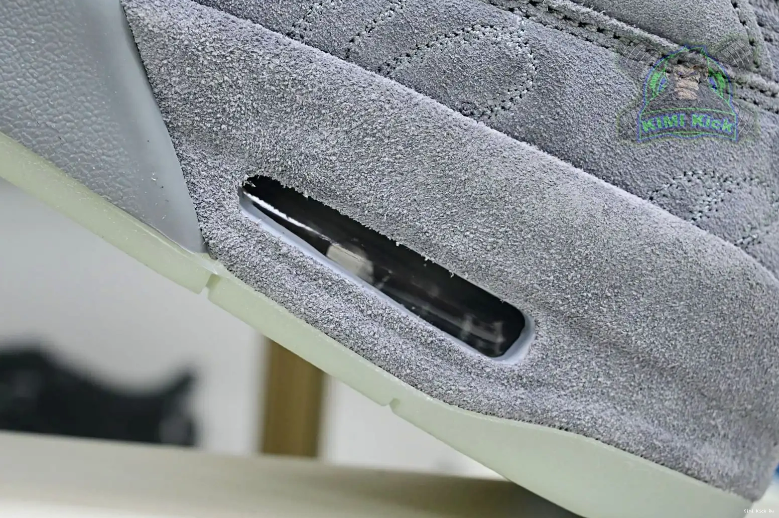 Kimikick retro Jordan kaws Air Jordan 4 0820